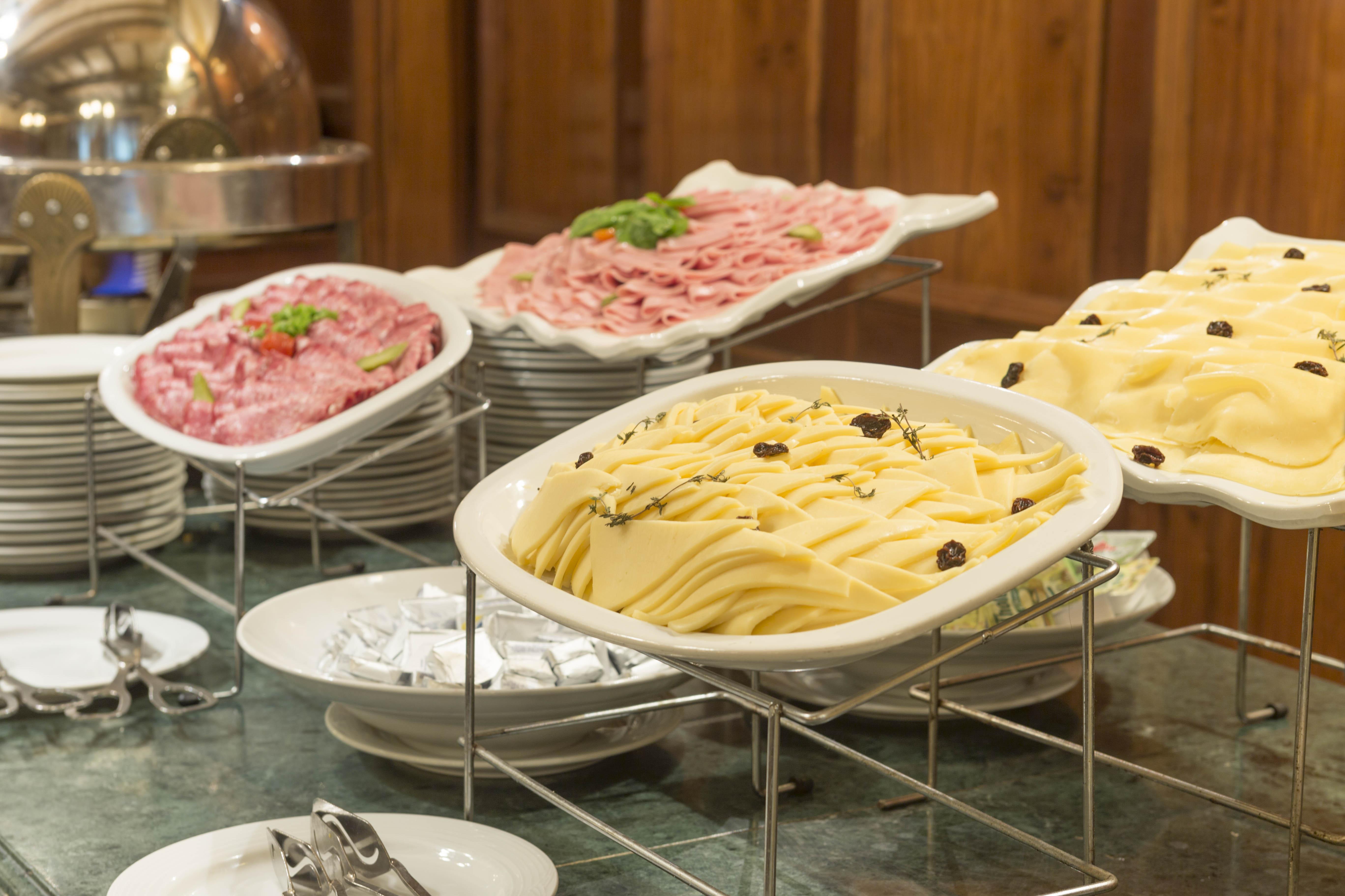 克拉瑞吉酒店 布宜诺斯艾利斯 外观 照片 A selection of cold cuts